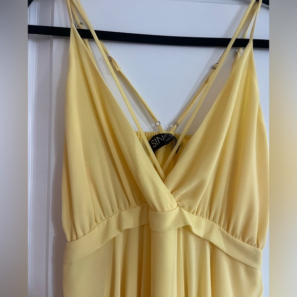 SINGLE LOS ANGELES YELLOW GOWN NWT - Picture 3 of 4